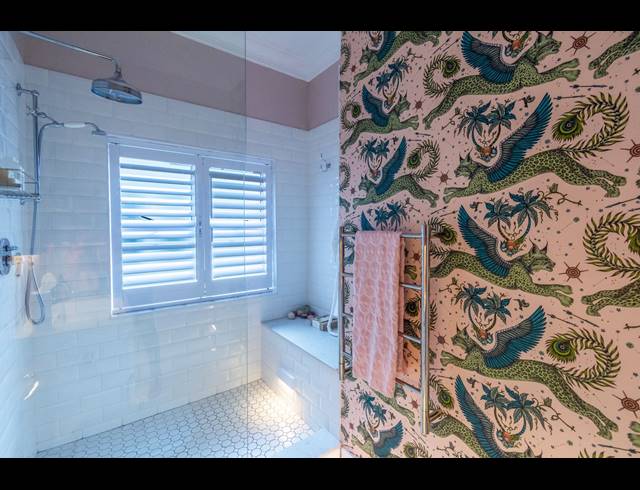 2 BEDROOM APARTMENT TO LET IN SEA POINT